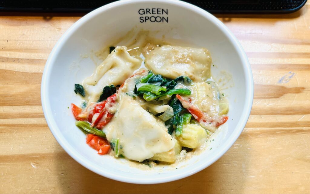 GREEN SPOON メインディッシュほうれん草とヤングコーンの濃厚ごまだれ水餃子